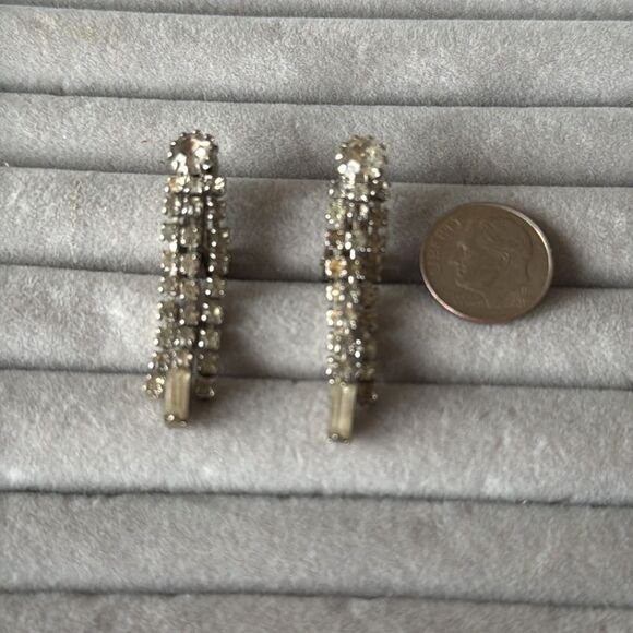Vintage rhinestone clips - Picture 2 of 3